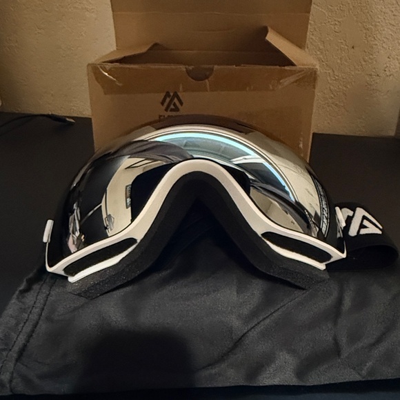 Elevon Ski Snowboard Goggles for Unisex (Men / Women) Adult UV Protection - Picture 8 of 11